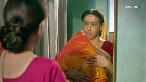 Veteran actor Neena Kulkarni seen in 'Photo-Prem' (Photo | @PrimeVideoIN, Twitter)