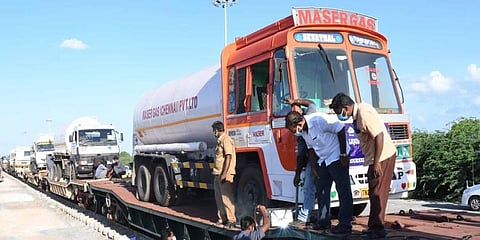 The Oxygen Express ferrying oxygen tankers to Thoothukudi Meelavittan station here on Monday. | Express