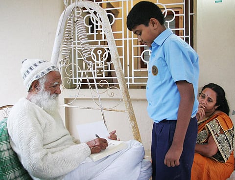 Born on January 9, 1927, in Maroda village, (present-day Uttarakhand) Bahuguna's zest for environmental preservation took flight early on. He began participating in social activities from the age of 13. In frame: Sunderlal Bahuguna signing an autograph fo