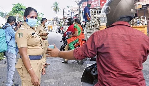 Police checking the passes of motorists as part of triple lockdown enforcement at Attakulangara in Thiruvananthapuram on Friday | Vincent Pulickal