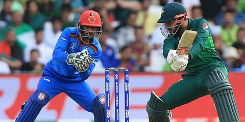 Pakistan's Shadab Khan (R) plays a shot past Afghanistan's wicketkeeper Ikram Ali Khil during a 2019 World Cup group stage match in Leeds. (File photo| AFP)