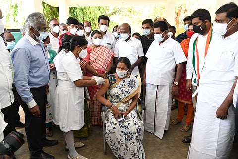 Tamil Nadu health minister Subramanian inspecting vaccination drive at Spic campus here on Tuesday. (Photo | Express)