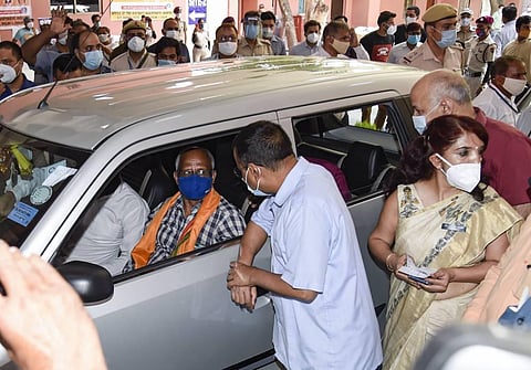 Delhi Chief Minister Arvind Kejriwal interacts with a beneficiary as he visits a drive-through COVID vaccination centre, at Chhatrasal Stadium in New Delhi, Saturday, May 29, 2021. (Photo | PTI)