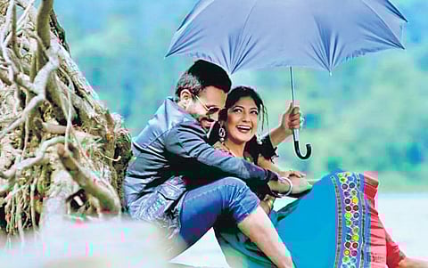 A still from 'H/34 Pallavi Talkies'