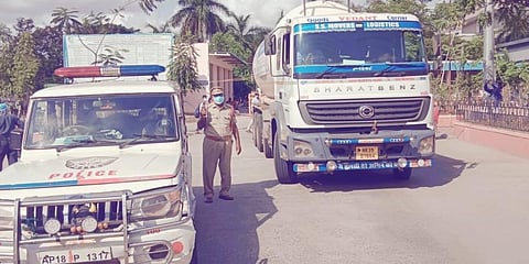 The medical oxygen tanker along with a police vehicle at Vijayawada hospital (Photo | Express)
