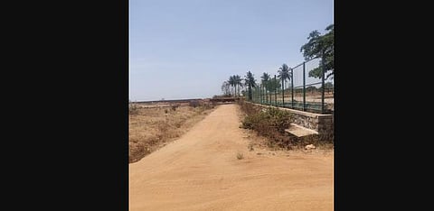 The narrow road running to a width of 20 feet in IVth Block of Nadaprabhu Kempegowda Layout merges with a much wider road (40 ft) on both ends.  (Photo | Express)