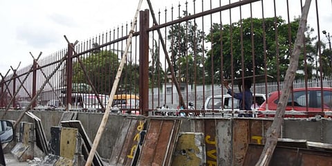 GHMC installs iron grills on the central median for a 140-metre stretch, near the CM Camp Office, in Hyderabad. (Photo| RVK Rao, EPS)