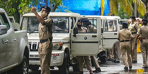 A team of NIA arrives to conduct a raid at former police officer Pradeep Sharma]s residence at Andheri in Mumbai, Thursday, June 17, 2021. (Photo | PTI)