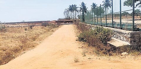 A narrow 20 feet road in 4th Block of KG Layout | Express
