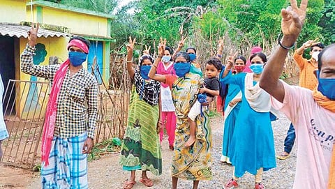 Healthcare workers with villagers in Renganar in Chhattisgarh | EXPRESS