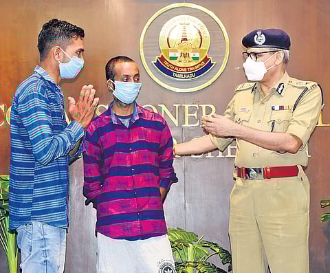 The Ali brothers, Jaffar and Ismail, with Chennai city police Commissioner Shankar Jiwal, who provided them with food and clothes for their safe travel to Assam | R Satish Babu