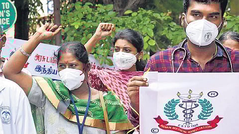 Doctors protest over violence against medical professionals at Stanley GH in Chennai (Express Photo| Ashwin Prasath)
