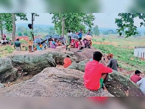 Villagers on a hillock trying to access internet in Simdega block of Jharkhand. (Photo | Special arrangement)