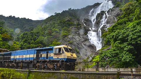 A panoramic view of Doodhsagar water falls.