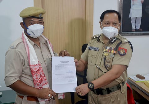 Director General of Police, Bhaskar Jyoti Mahanta  with Home Guard Borsing Bey while  felicitating him on Wednesday. (Photo | Twitter)