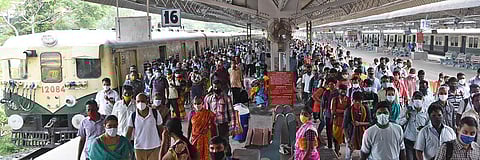 Crowd at Chennai central station as communters are allowed to travel in  suburban trains in Chennai. (Photo |  Ashwin Prasath, EPS)