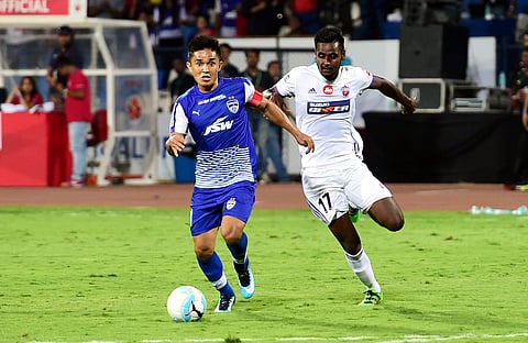 Rohit Kumar (right), then playing for FC Pune, will join Sunil Chettri (left) at Bengaluru FC (Photo | PTI)