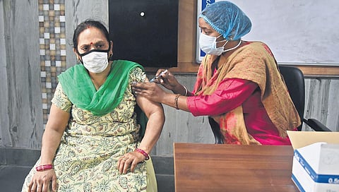 A health worker gives Covid vaccine to a woman. (Photo | Parveen Negi, EPS)