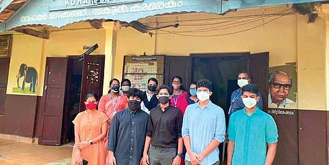 The students of Pallikoodam School at Kalathipady in Kottayam