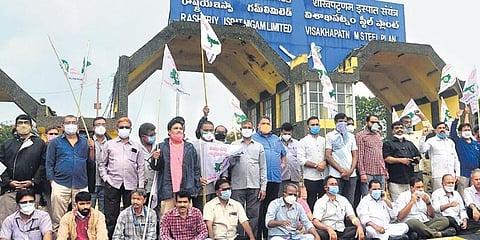 Visakhapatnam Steel Plant employees protesting against the Union government's move to privatise the plant. (Photo | Express)