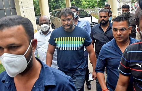 Sandalwood actor Darshan Thoogudeepa along with producer Umapathy Srinivas arrive at the ACP’s office in Mysuru. (Photo | Udayshankar S, EPS)