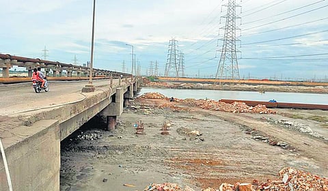 Construction debris dumped into the Kosasthalaiyar river obstructing the flow of water | Express