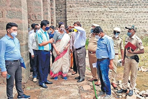 Mandya MP Sumalatha inspects the Krishnaraja Sagar reservoir across the Cauvery river on Wednesday | Express