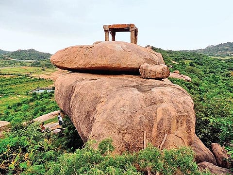 The Bhogini Mandapa constructed by King Sarvagnya Singa Bhupala of the Recharla Padmanayaka dynasty in the 14th century at Rachakonda