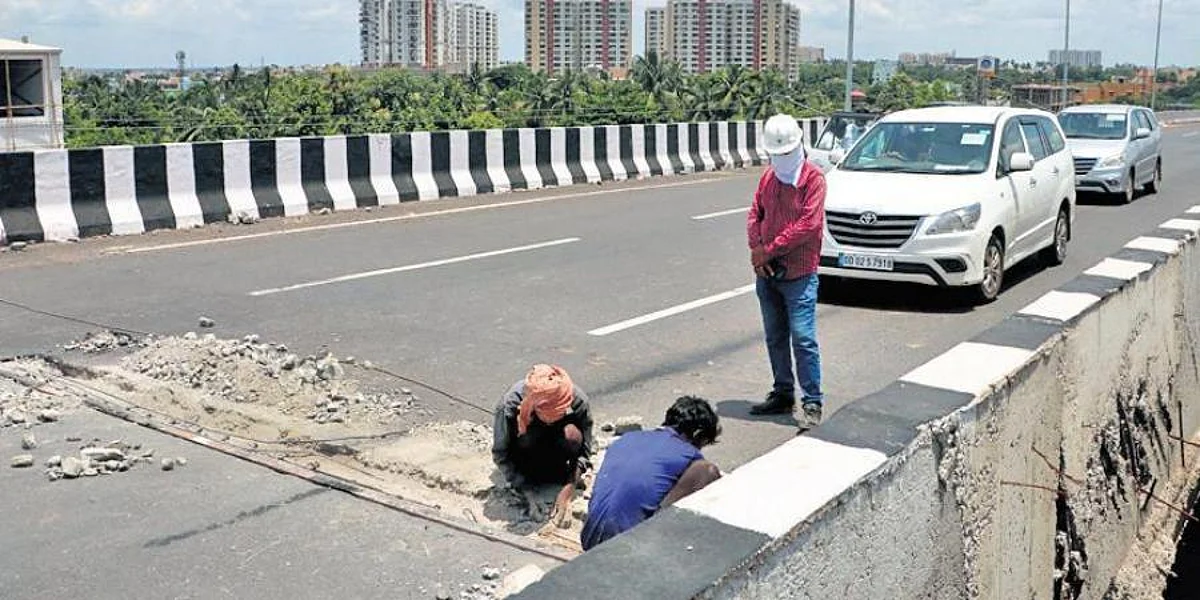Two months after opening, Khandagiri flyover expansion joint breaks Two months after opening, Khandagiri flyover expansion joint breaks