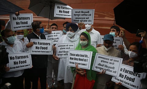 Opposition party leaders Protesting at Parliament house on farmers issue in New Delhi on Monday. (Photo | Shekhar Yadav, EPS)