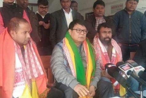 Congress leader Debabrata Saikia (C) (File photo | EPS)