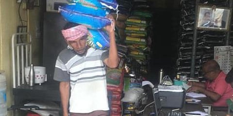 At least 300 outlets at the Yeshwantpur APMC yard in Bengaluru are shut. (Photo | EPS)