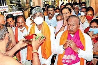 Ministers Kota Srinivas Poojary and KS Eshwarappa at a temple in Shivamogga | Shimoga Nandan