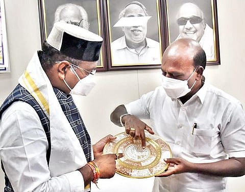 Madhya Pradesh Medical Education Minister Vishwas Sarang interacts with TN Health Minister Ma Subramanian in Chennai on Wednesday | P Jawahar