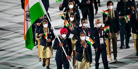MC Mery Kom and Manpreet Singh carry the Indian flag during the opening ceremony in the Olympic Stadium. (Photo | AP)