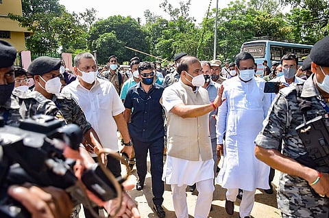 Assam CM Himanta Biswa Sarma visited SMCH to meet injured police officials and directed doctors to ensure best treatment to them. (Photo | PTI)