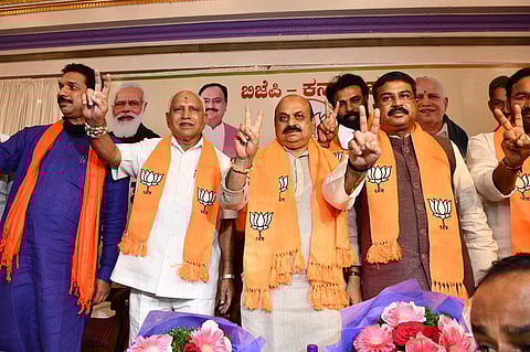 BJP leader BS Yediyurappa (second left) with next Karnataka CM Basavaraj Bommai (C) posing for the cameras after BJP legislature party meeting in Bengaluru. (Photo | EPS/Vinod kumar T)