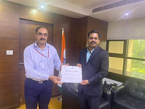 Techgentsia CEO Joy Sebastian (R) receiving the award from Union IT secretary Ajay Prakash Sawhney in New Delhi (Photo | Special arrangement)