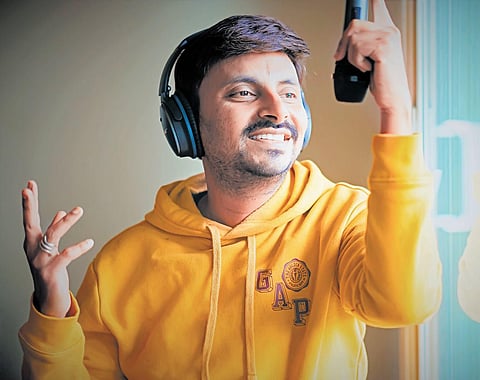 Kranthi erves fun, Telugu banter with peppy Tollywood numbers as he turns into a radio jockey for NRI Telugu Radio for ‘Weekend Party’.