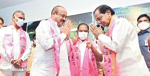 TRS president and Chief Minister K Chandrasekhar Rao welcomes former minister  E Peddi Reddy and others into the party, in Hyderabad on Friday