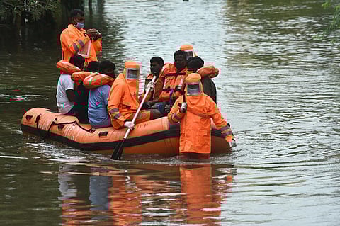 NDRF personnels rescue people at Mudichur in Chennai. (Photo | Ashwin Prasath, EPS)