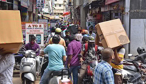 SP Road was crowded as shops reopened in Bengaluru on Monday. (Photo | Nagaraja Gadekal, EPS)