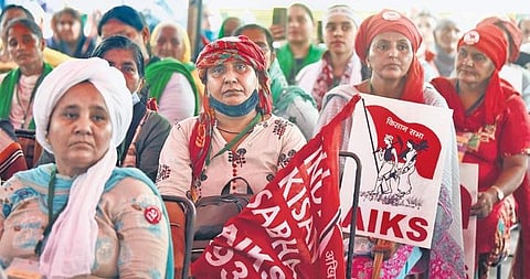 Women farmers and their supporters at Jantar Mantar on Monday. (Photo | Parveen Negi/EPS)