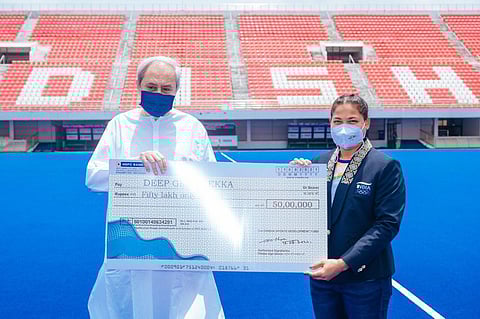 Odisha CM hands over cash award of Rs 50 lakh to Deep Grace Ekka. (Photo | Twitter)