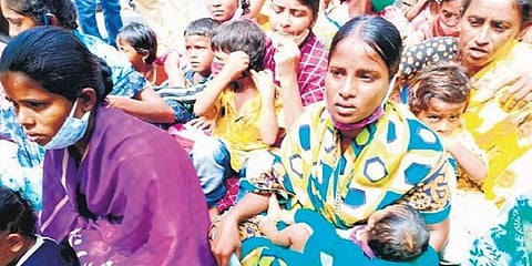 Released podu cultivators stage a protest in front of the Khammam district jail alleging that the authorities harassed them, on Wednesday, August 11, 2021.
