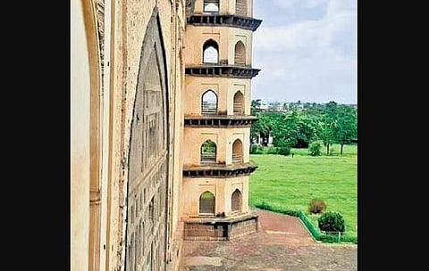 Part of Gol Gumbaz lintel collapses