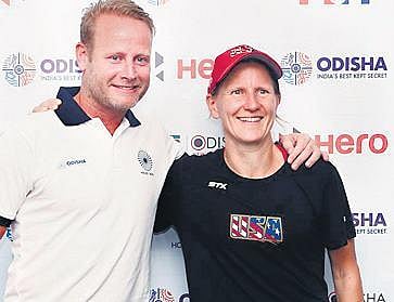 Janneke Schopman (R) with Sjoerd Marijne.