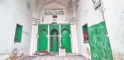The mosque is popularly known as Jinn Masjid as it is isolated, and people have been weaving stories of Jinns or spirits praying there | Vinay madapu