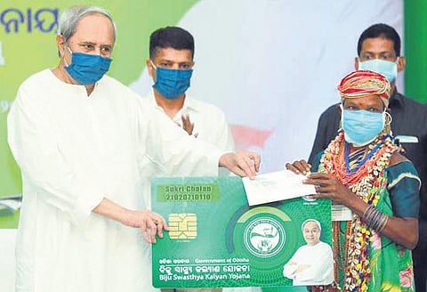 A Bonda woman Sukri Dhangda Majhi receiving the smart health card from Chief Minister Naveen Patnaik on Friday. (Photo | Express)