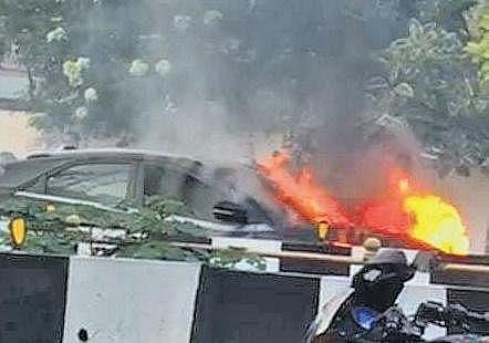 Car catches fire in Sadashivanagar, three escape
